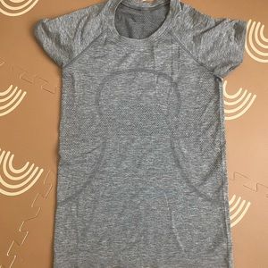 Lululemon swiftly T-shirt size 6
